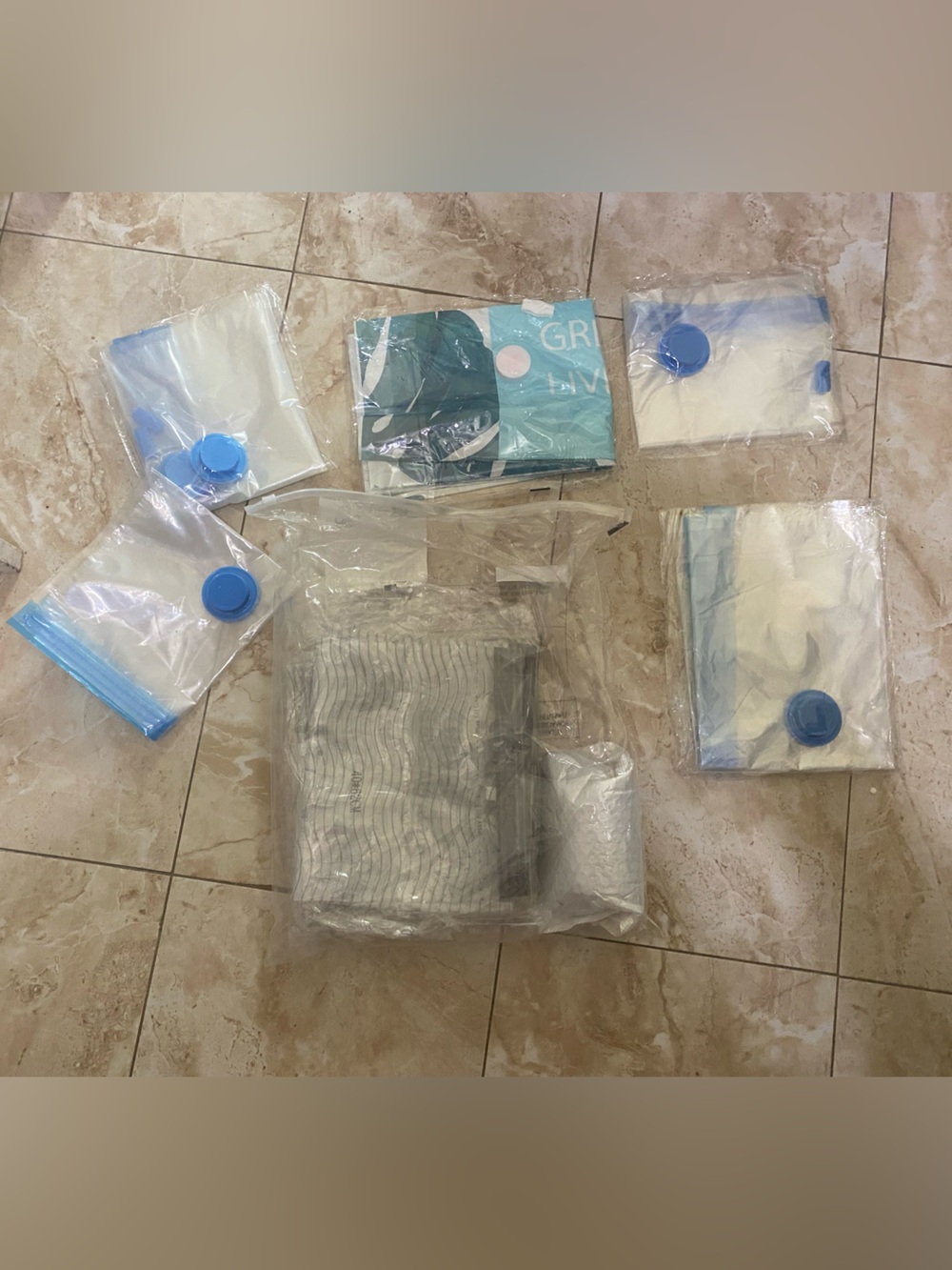 Vacuum Storage Bag Set with electric vacuum to seal- Clear/Light Blue